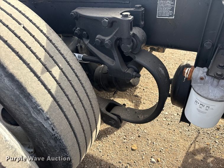 image for item EG2005 2012 Peterbilt 384 semi truck