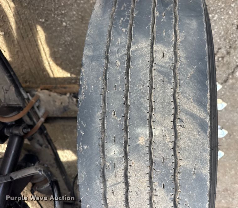 image for item EG2005 2012 Peterbilt 384 semi truck