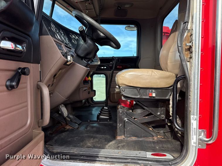 image for item EG2005 2012 Peterbilt 384 semi truck