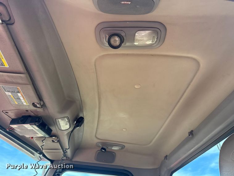 image for item EG2005 2012 Peterbilt 384 semi truck