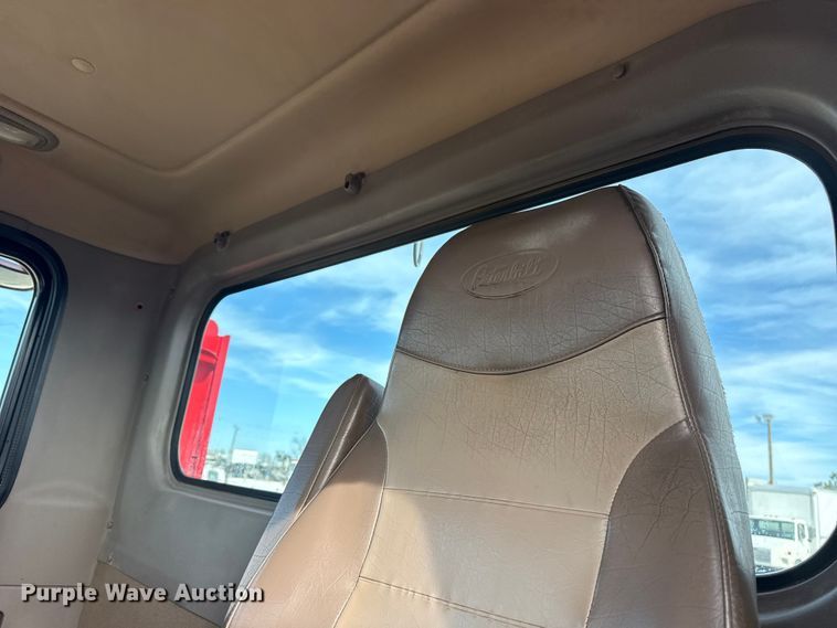image for item EG2005 2012 Peterbilt 384 semi truck
