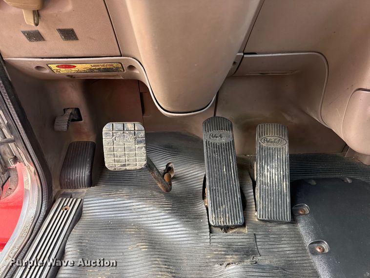 image for item EG2005 2012 Peterbilt 384 semi truck