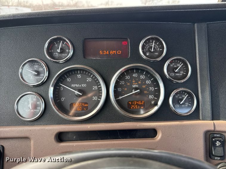 image for item EG2005 2012 Peterbilt 384 semi truck