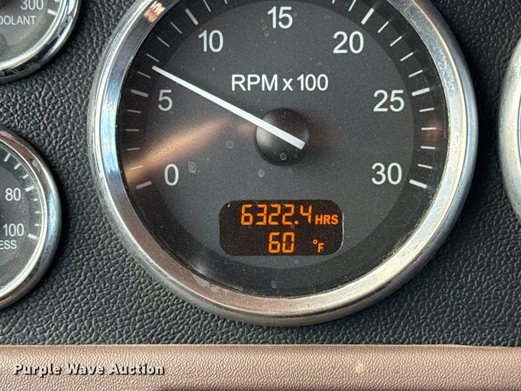 image for item EG2005 2012 Peterbilt 384 semi truck