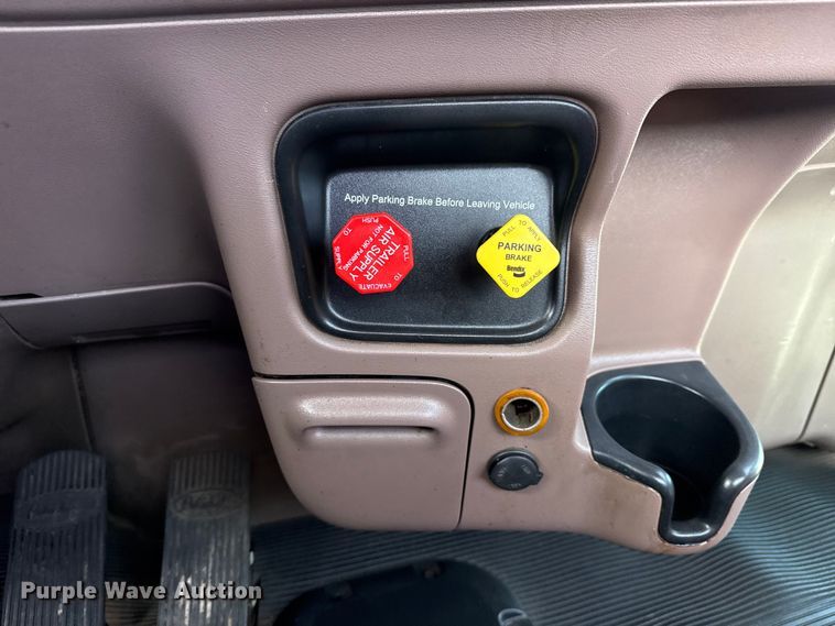 image for item EG2005 2012 Peterbilt 384 semi truck