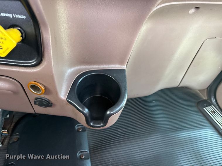 image for item EG2005 2012 Peterbilt 384 semi truck