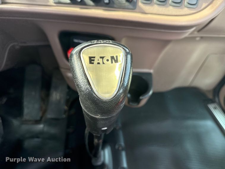 image for item EG2005 2012 Peterbilt 384 semi truck