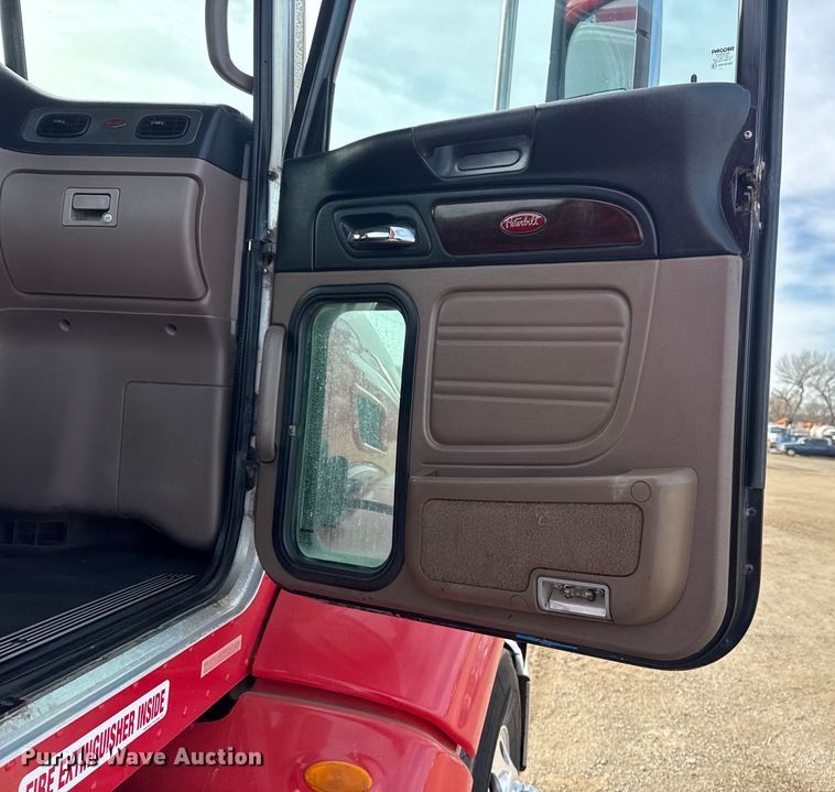 image for item EG2005 2012 Peterbilt 384 semi truck