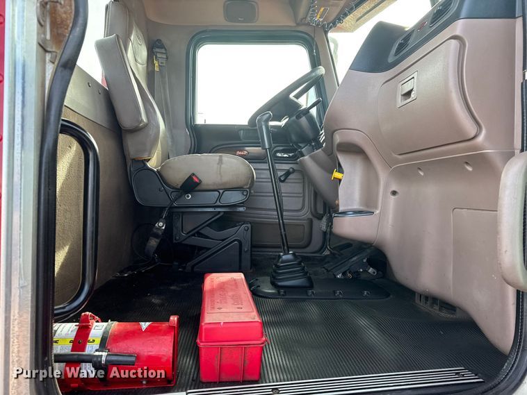 image for item EG2005 2012 Peterbilt 384 semi truck