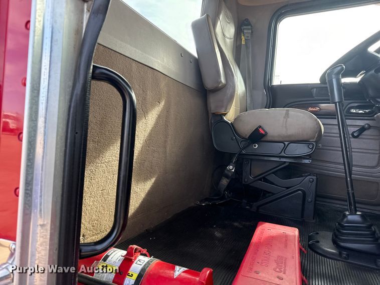 image for item EG2005 2012 Peterbilt 384 semi truck