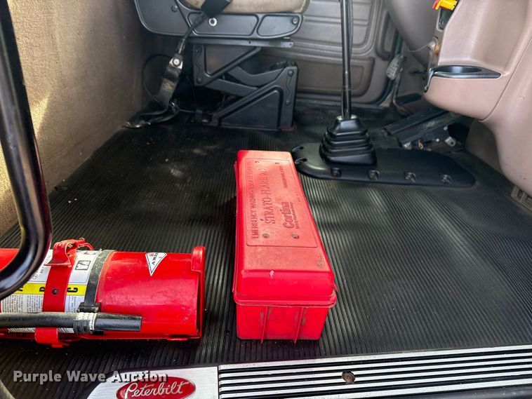 image for item EG2005 2012 Peterbilt 384 semi truck