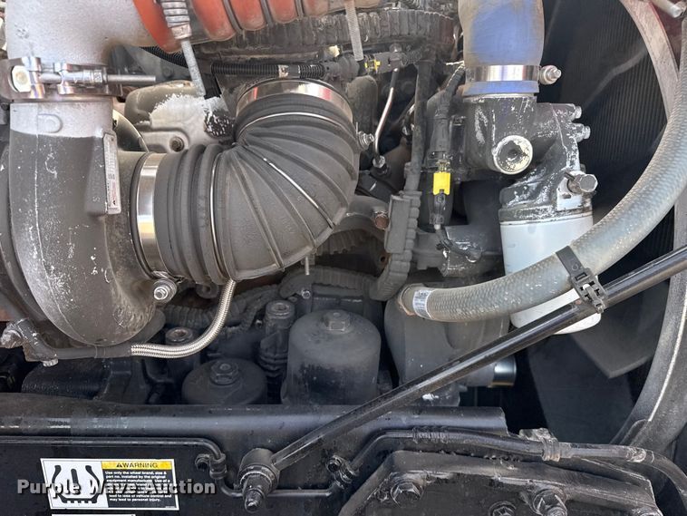 image for item EG2005 2012 Peterbilt 384 semi truck