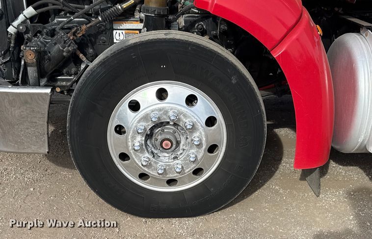 image for item EG2005 2012 Peterbilt 384 semi truck