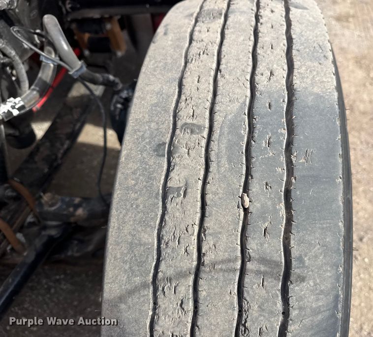 image for item EG2005 2012 Peterbilt 384 semi truck