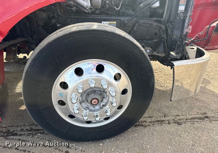 image for item EG2005 2012 Peterbilt 384 semi truck