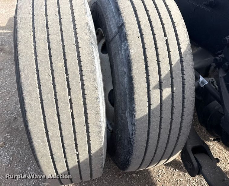 image for item EG2005 2012 Peterbilt 384 semi truck