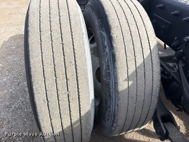 image for item EG2005 2012 Peterbilt 384 semi truck