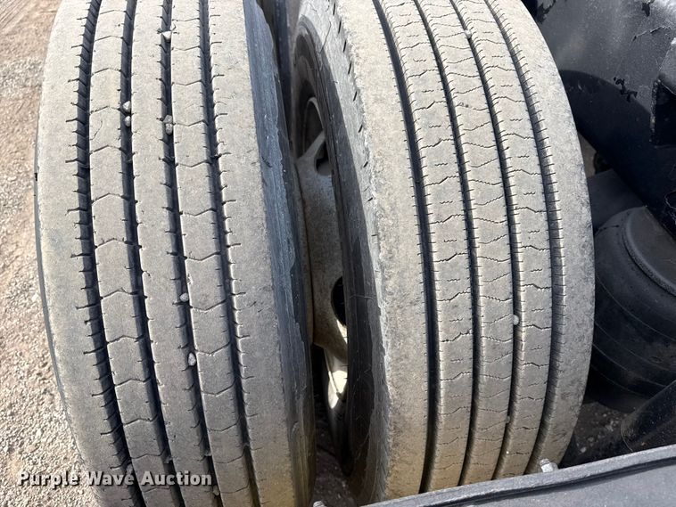 image for item EG2005 2012 Peterbilt 384 semi truck