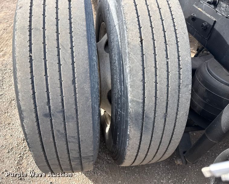 image for item EG2005 2012 Peterbilt 384 semi truck