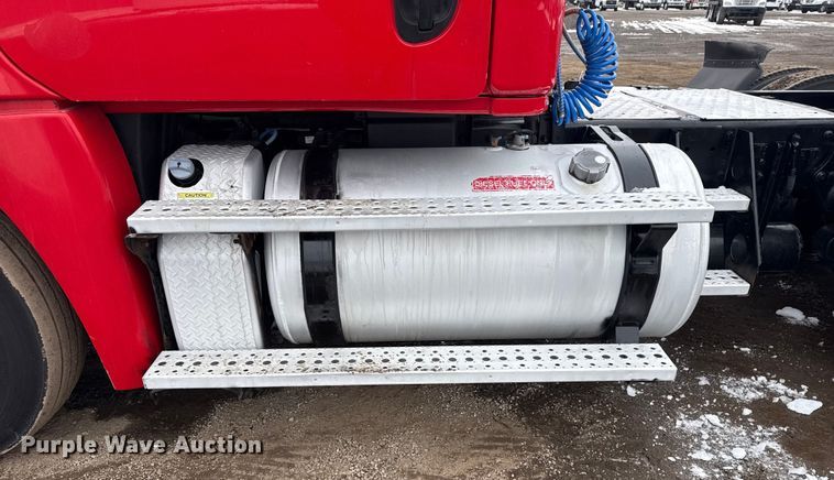 image for item EG2038 2013 Freightliner Cascadia semi truck