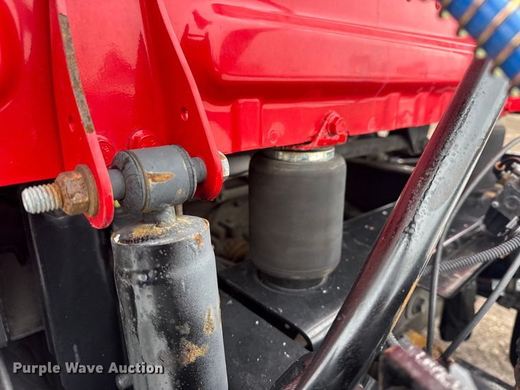 image for item EG2038 2013 Freightliner Cascadia semi truck