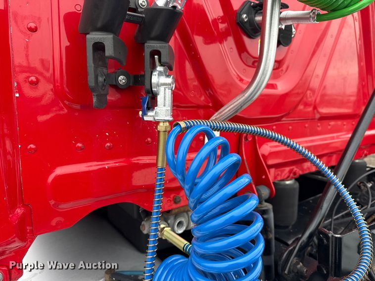 image for item EG2038 2013 Freightliner Cascadia semi truck