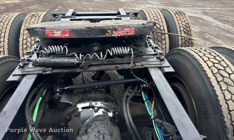 image for item EG2038 2013 Freightliner Cascadia semi truck