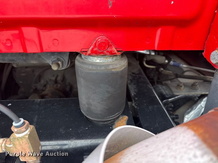 image for item EG2038 2013 Freightliner Cascadia semi truck