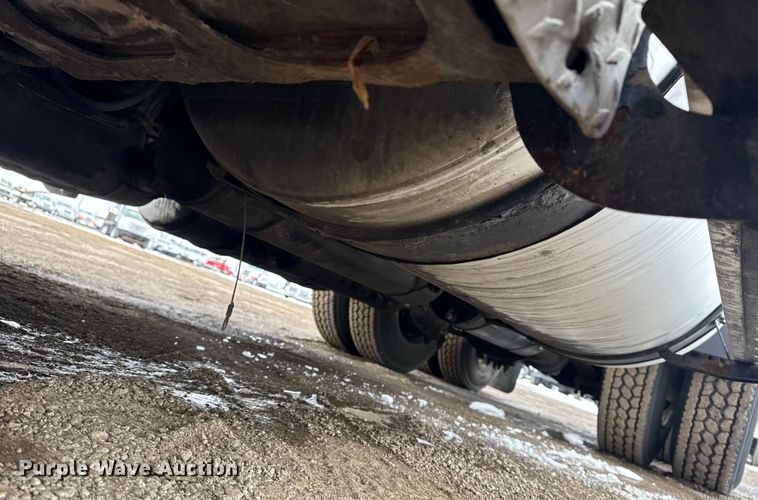 image for item EG2038 2013 Freightliner Cascadia semi truck