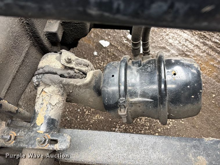 image for item EG2038 2013 Freightliner Cascadia semi truck