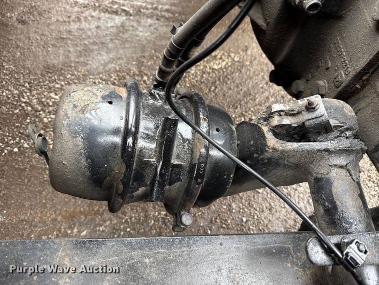 image for item EG2038 2013 Freightliner Cascadia semi truck