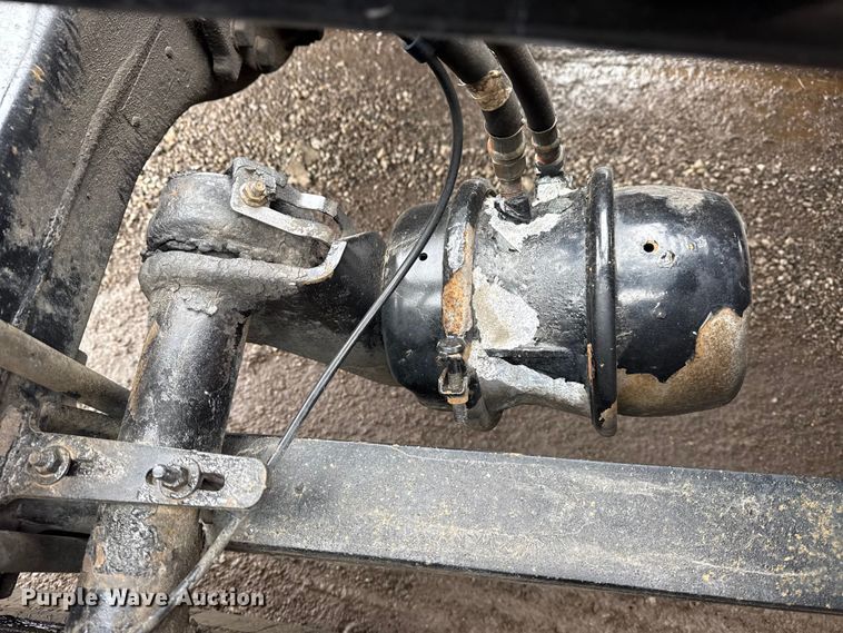 image for item EG2038 2013 Freightliner Cascadia semi truck