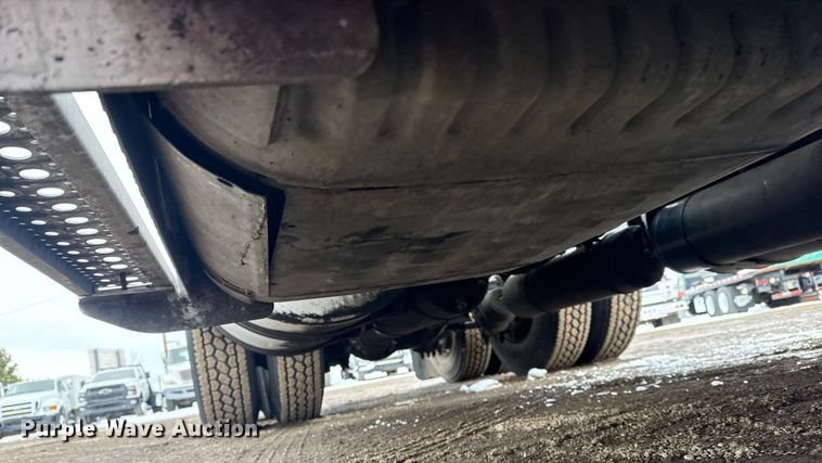 image for item EG2038 2013 Freightliner Cascadia semi truck