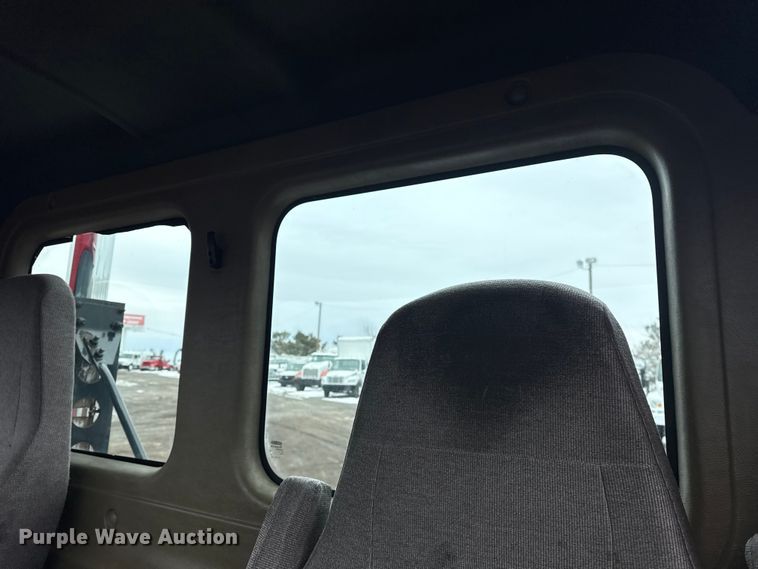 image for item EG2038 2013 Freightliner Cascadia semi truck