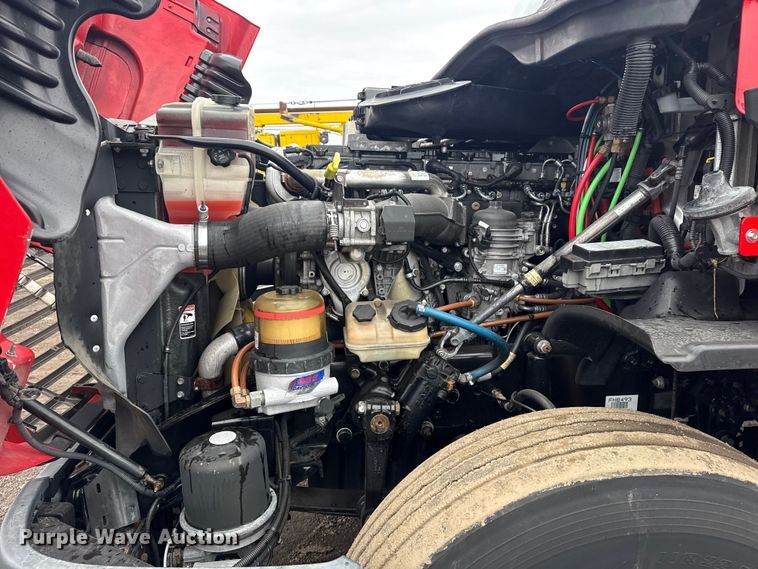 image for item EG2038 2013 Freightliner Cascadia semi truck