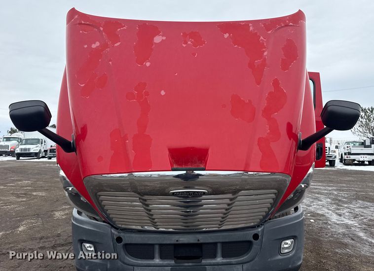 image for item EG2038 2013 Freightliner Cascadia semi truck