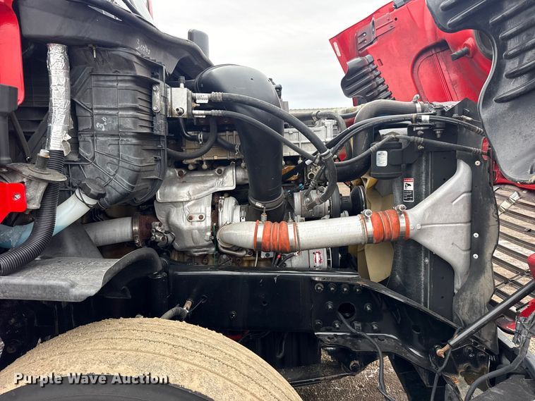 image for item EG2038 2013 Freightliner Cascadia semi truck