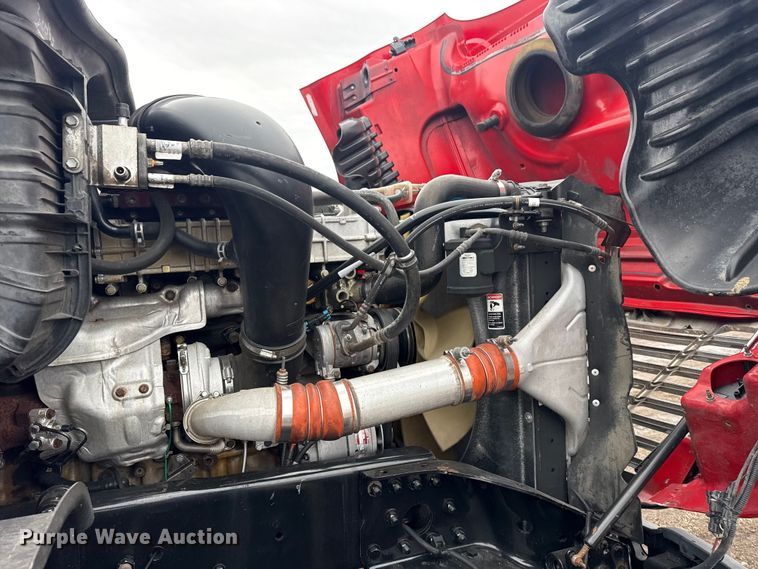 image for item EG2038 2013 Freightliner Cascadia semi truck