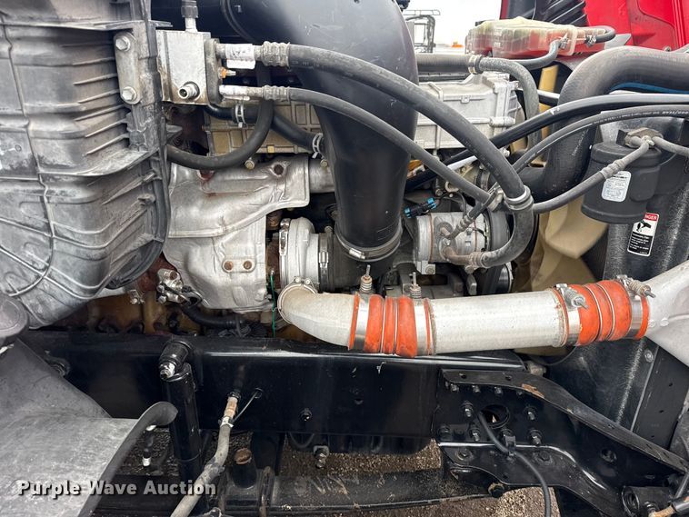 image for item EG2038 2013 Freightliner Cascadia semi truck