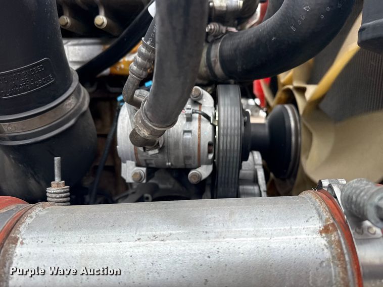 image for item EG2038 2013 Freightliner Cascadia semi truck