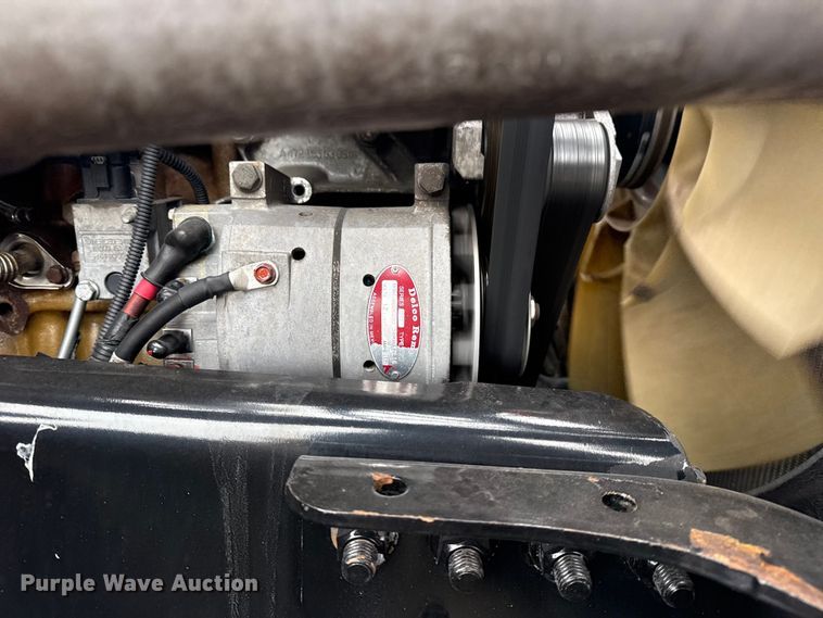 image for item EG2038 2013 Freightliner Cascadia semi truck