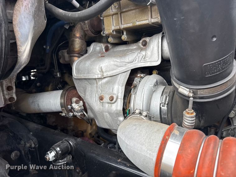 image for item EG2038 2013 Freightliner Cascadia semi truck