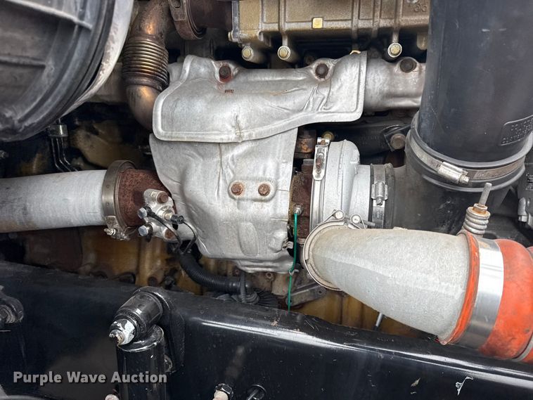 image for item EG2038 2013 Freightliner Cascadia semi truck