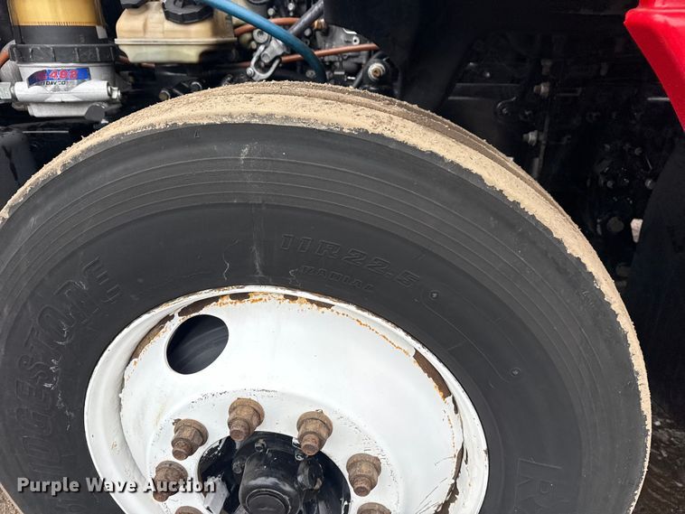 image for item EG2038 2013 Freightliner Cascadia semi truck