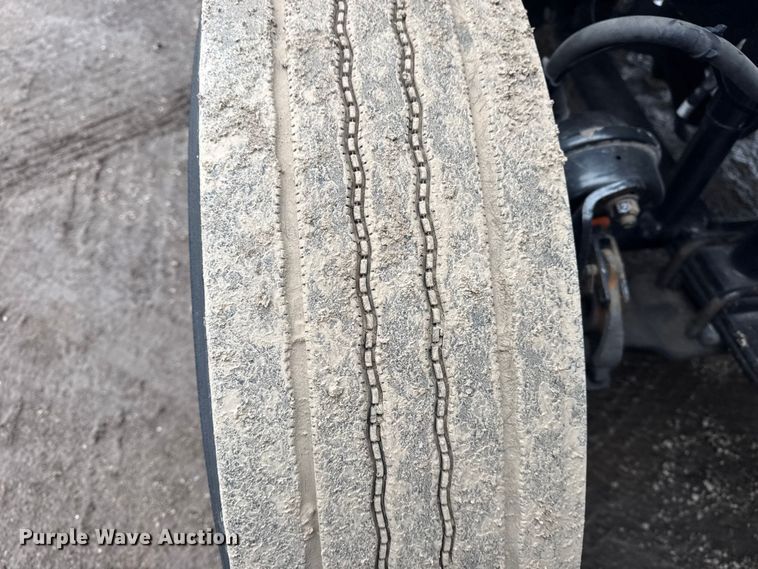 image for item EG2038 2013 Freightliner Cascadia semi truck