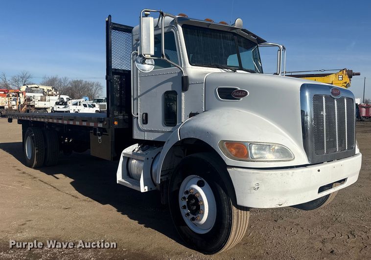 image for item EG2044 2005 Peterbilt 335 flatbed truck