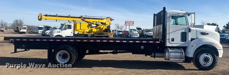 image for item EG2044 2005 Peterbilt 335 flatbed truck