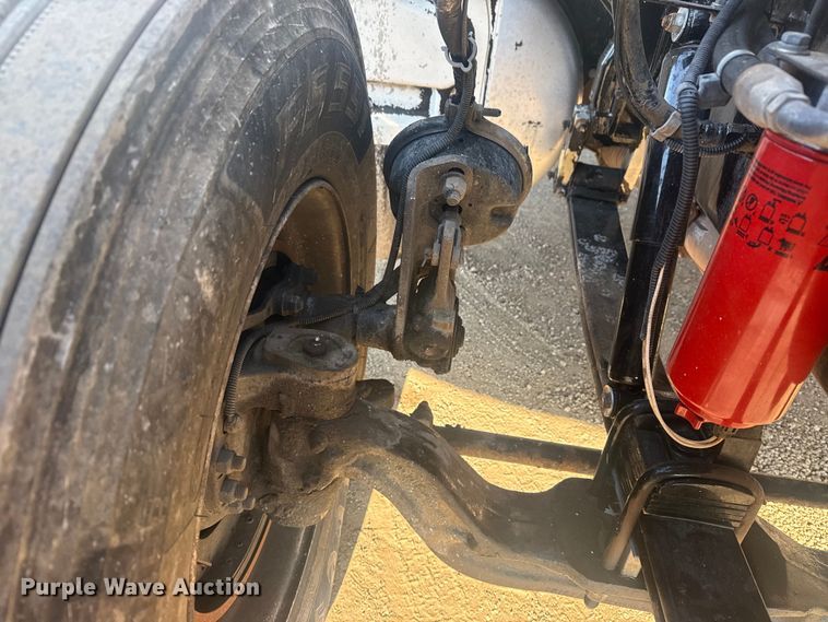 image for item EG2044 2005 Peterbilt 335 flatbed truck