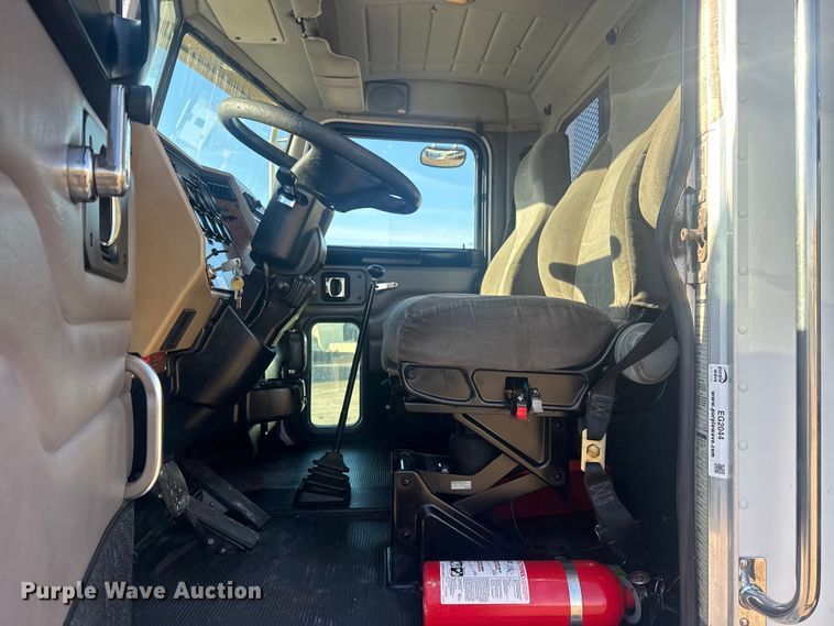 image for item EG2044 2005 Peterbilt 335 flatbed truck