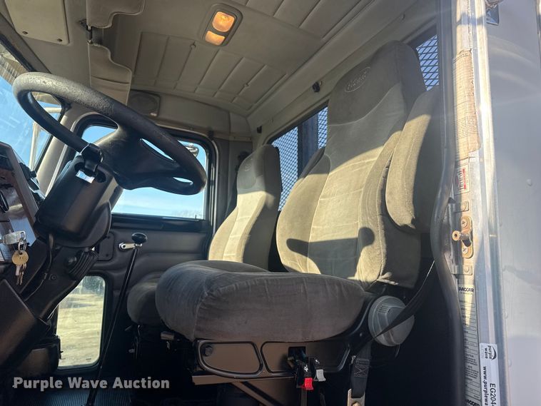 image for item EG2044 2005 Peterbilt 335 flatbed truck